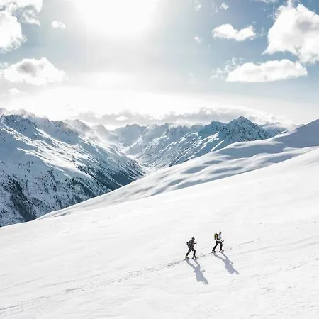 Apartment Le Cristal - Close To The Slopes & Free Parking - By Cozee Chamonix