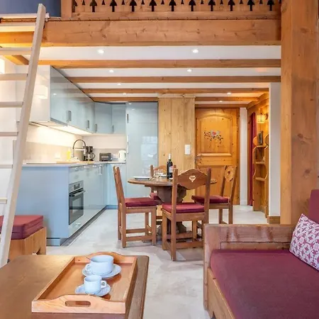 Apartment Le Cristal - Close To The Slopes & Free Parking - By Cozee Chamonix