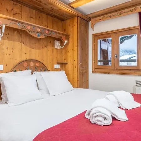 Apartment Le Cristal - Close To The Slopes & Free Parking - By Cozee Chamonix