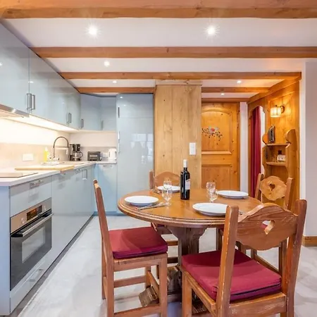 Apartment Le Cristal - Close To The Slopes & Free Parking - By Cozee *