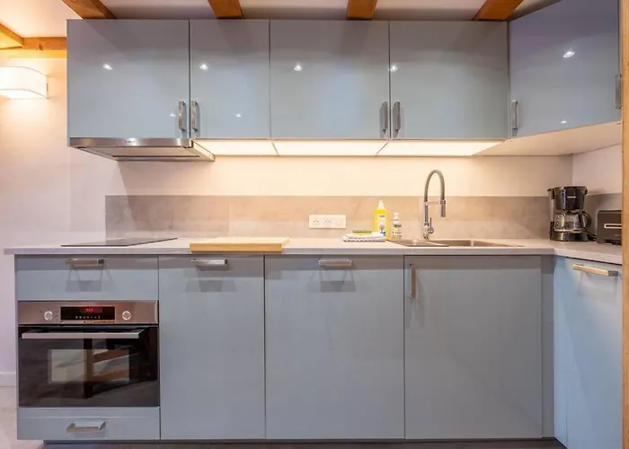 Le Cristal - Close To The Slopes & Free Parking - By Cozee Daire Chamonix