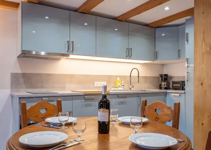 Le Cristal - Close To The Slopes & Free Parking - By Cozee Daire