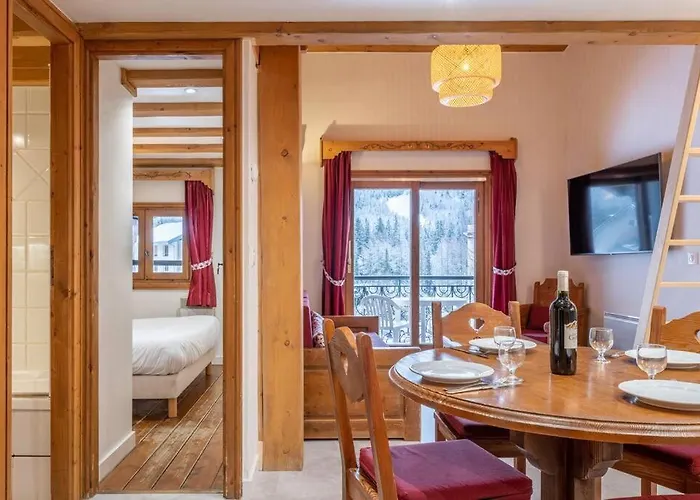Appartement Le Cristal - Close To The Slopes & Free Parking - By Cozee Chamonix