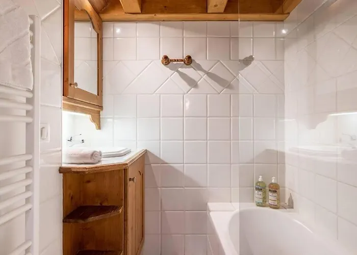 Appartement Le Cristal - Close To The Slopes & Free Parking - By Cozee Chamonix